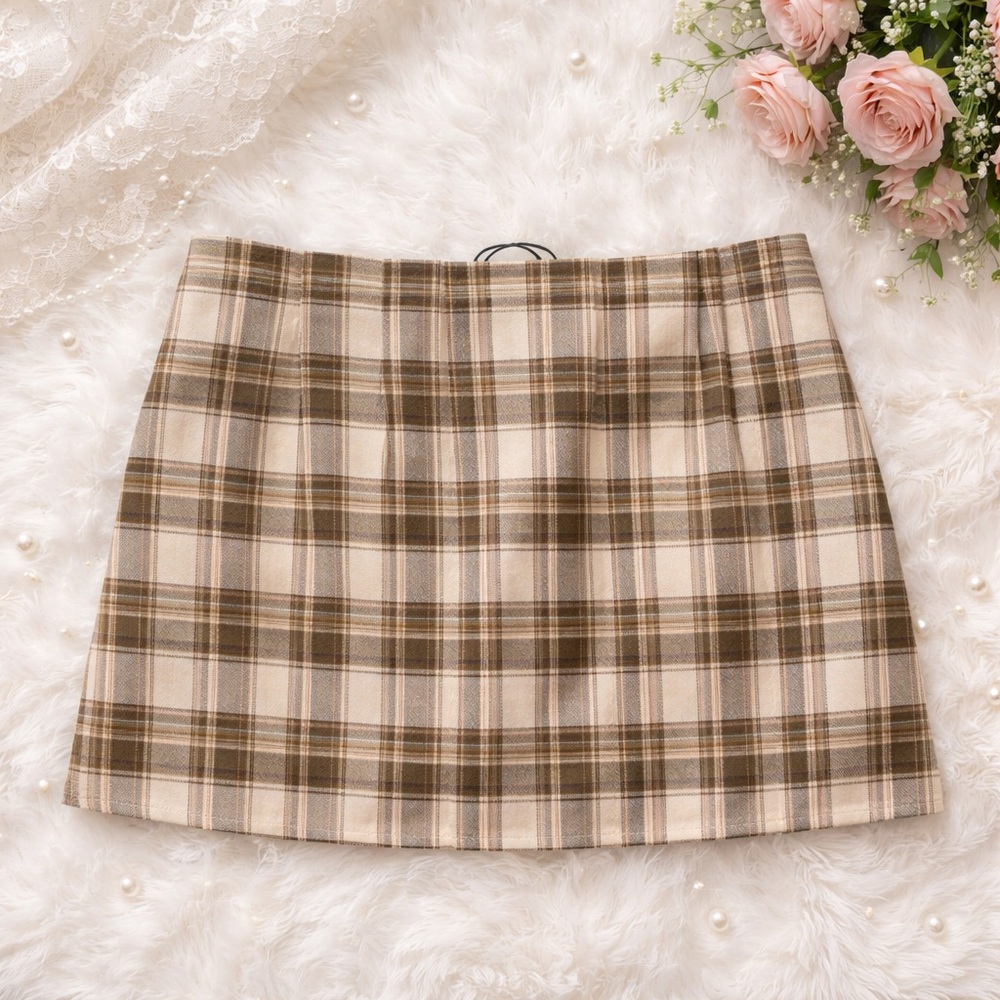 Le Lis Beige Plaid pleated Mini Skirt women’s size large nwt - Picture 3 of 5